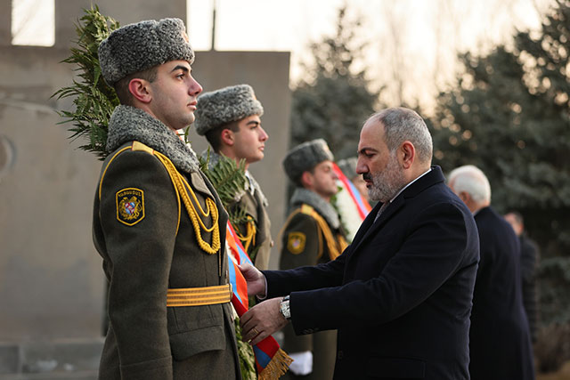 Nikol Pashinyan visits “Yerablur” military pantheon
