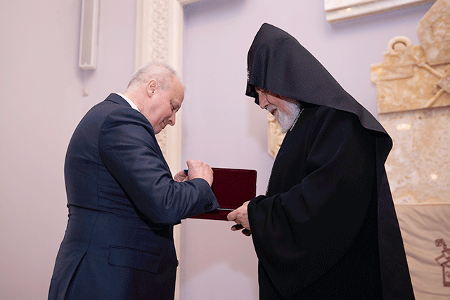Armenian Church Head Receives Russian Medal
