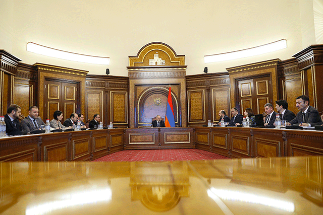 PM Pashinyan chairs discussion on preliminary fiscal framework on Medium-Term Expenditure 2024-2026