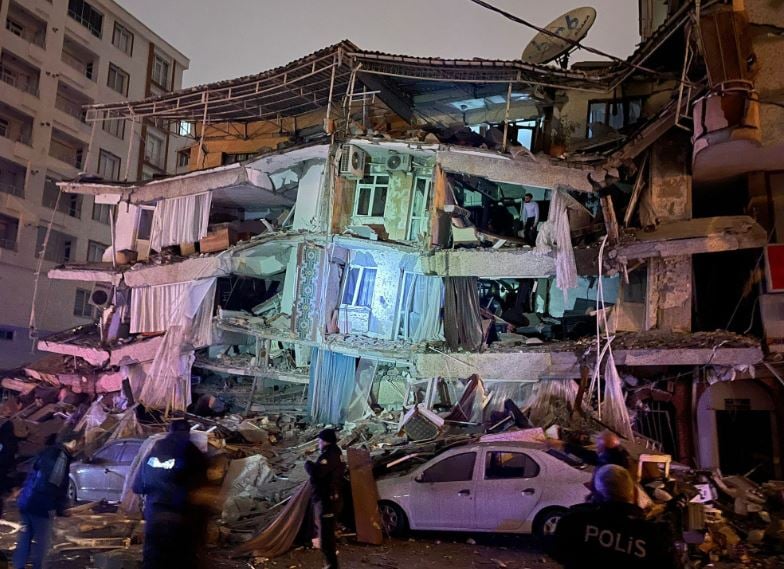 Hundreds dead as powerful earthquake shakes Turkey, Syria (Videos)