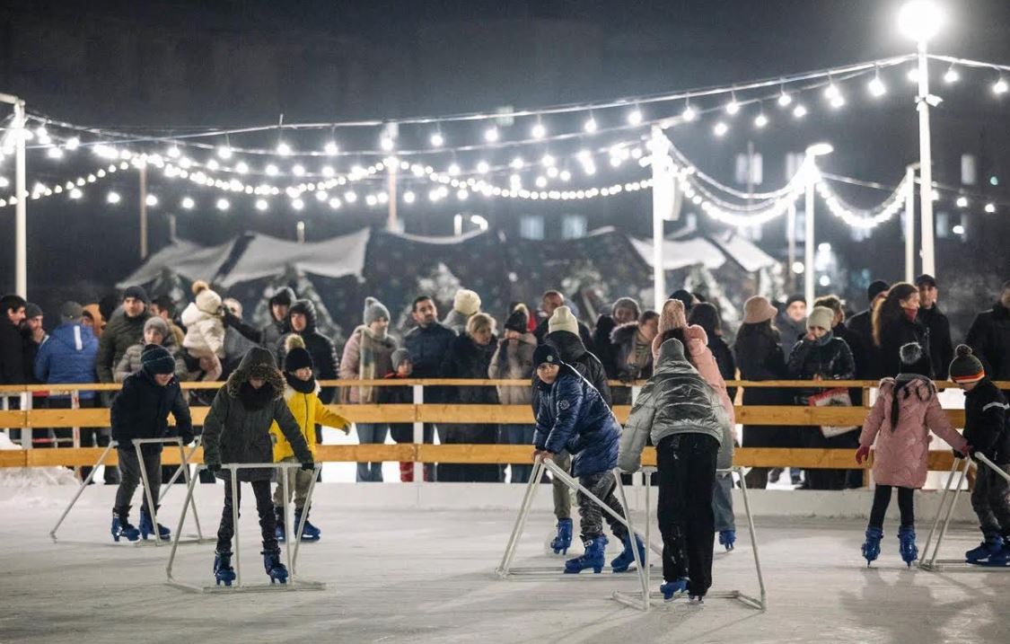 Ice rink and Vernissage open in Gyumri Friendship Park (Photo series)