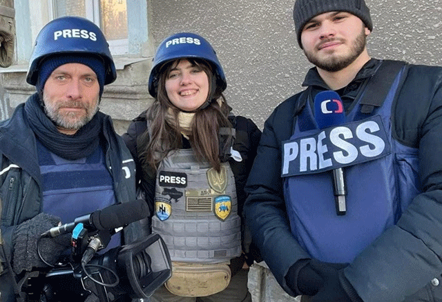 Reporting team with Czech broadcaster ČT24 narrowly escapes shelling in Ukraine