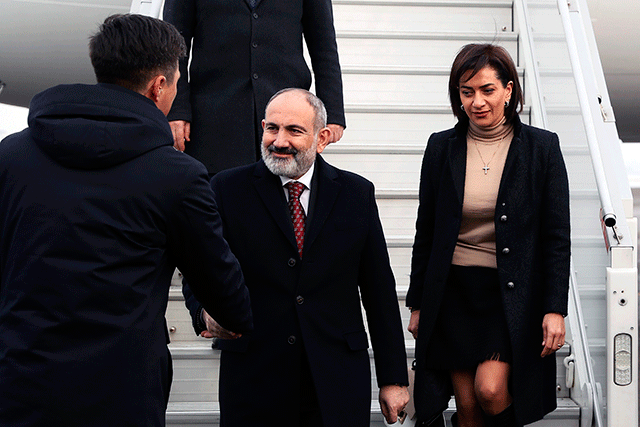 Nikol Pashinyan arrives in Almaty on a working visit with his wife