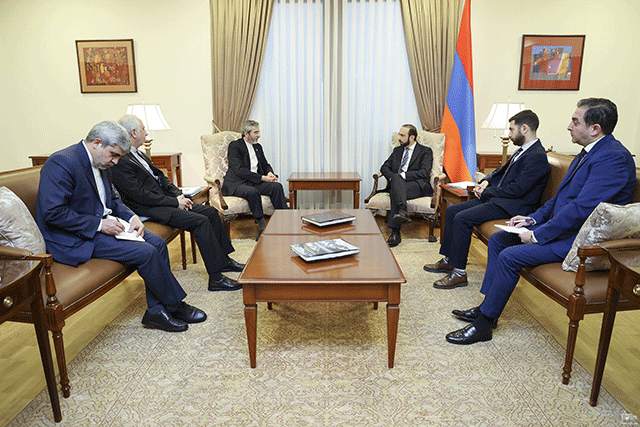 Ali Bagheri Kani and Ararat Mirzoyan commended the high level of political dialogue between Armenia and Iran