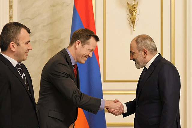 Nikol Pashinyan received the Vice President of Microchip Technology