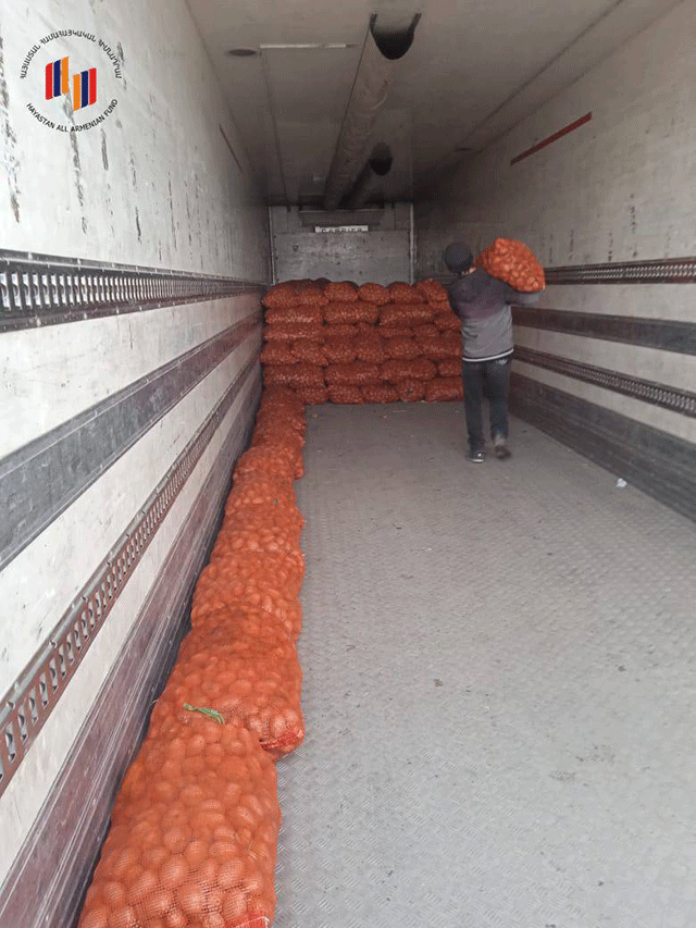 Hayastan All Armenian Fund has donated 211,000 kg of potatoe seeds and 21,600 liters of sunflower oil to Artsakh