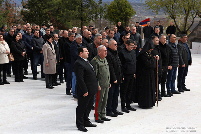 President of the Artsakh Republic at the Stepanakert’s Memorial Complex paid tribute to the memory of the victims of the war unleashed by Azerbaijan against the Artsakh Republic in April, 2016