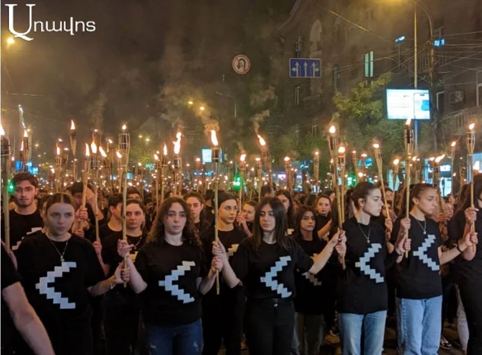 The torchlight procession to Tsitsernakaberd kicks off in Yerevan (Photo series)