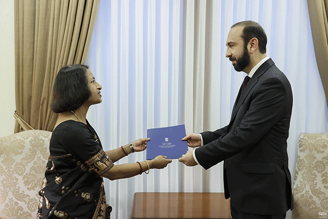 Ararat Mirzoyan and Nilakshi Saha Sinha commended the growing dynamics of the political dialogue between Armenia and India