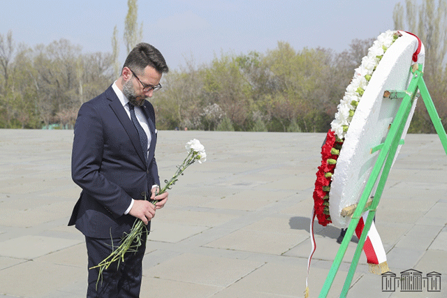 Poland-Armenia Friendship Group of Parliament of Poland visits Tsitsernakaberd Memorial Complex: We condemn what happened to Armenian people