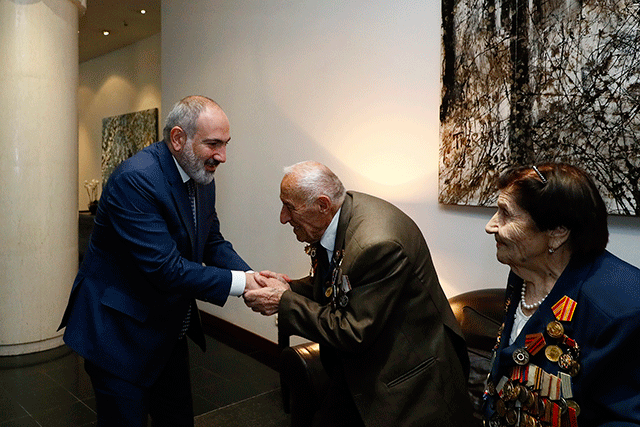 Nikol Pashinyan meets the Armenian veterans of the Great Patriotic War in Moscow