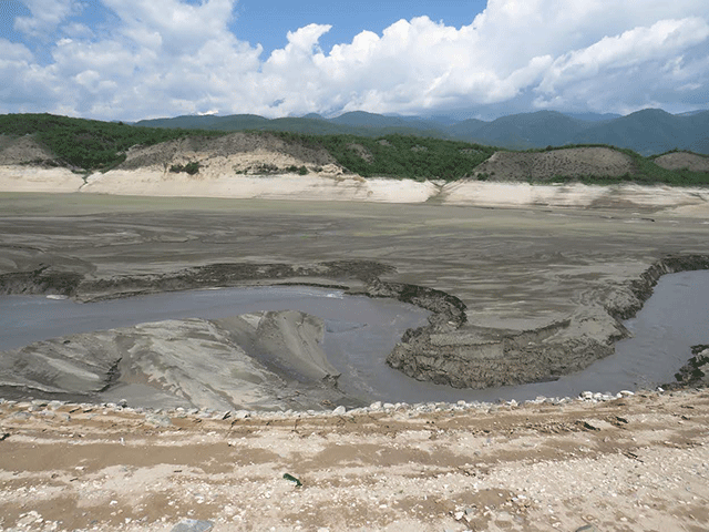 The environmental crisis of the Sarsang reservoir is manifested by a sharp change in the microclimate, the drying up of springs and the loss of plant and animal species