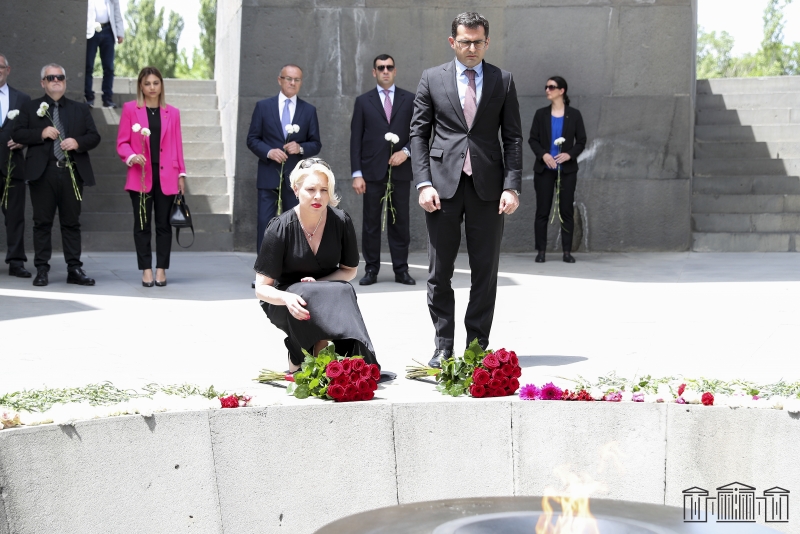 The members of the delegation laid a wreath and flowers at the Eternal Fire perpetuating the memory of the Armenian Genocide