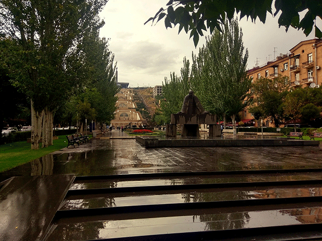 In the evening hours of June 5 and 8 in separate parts of Yerevan short-term rain with thunderstorm is possible