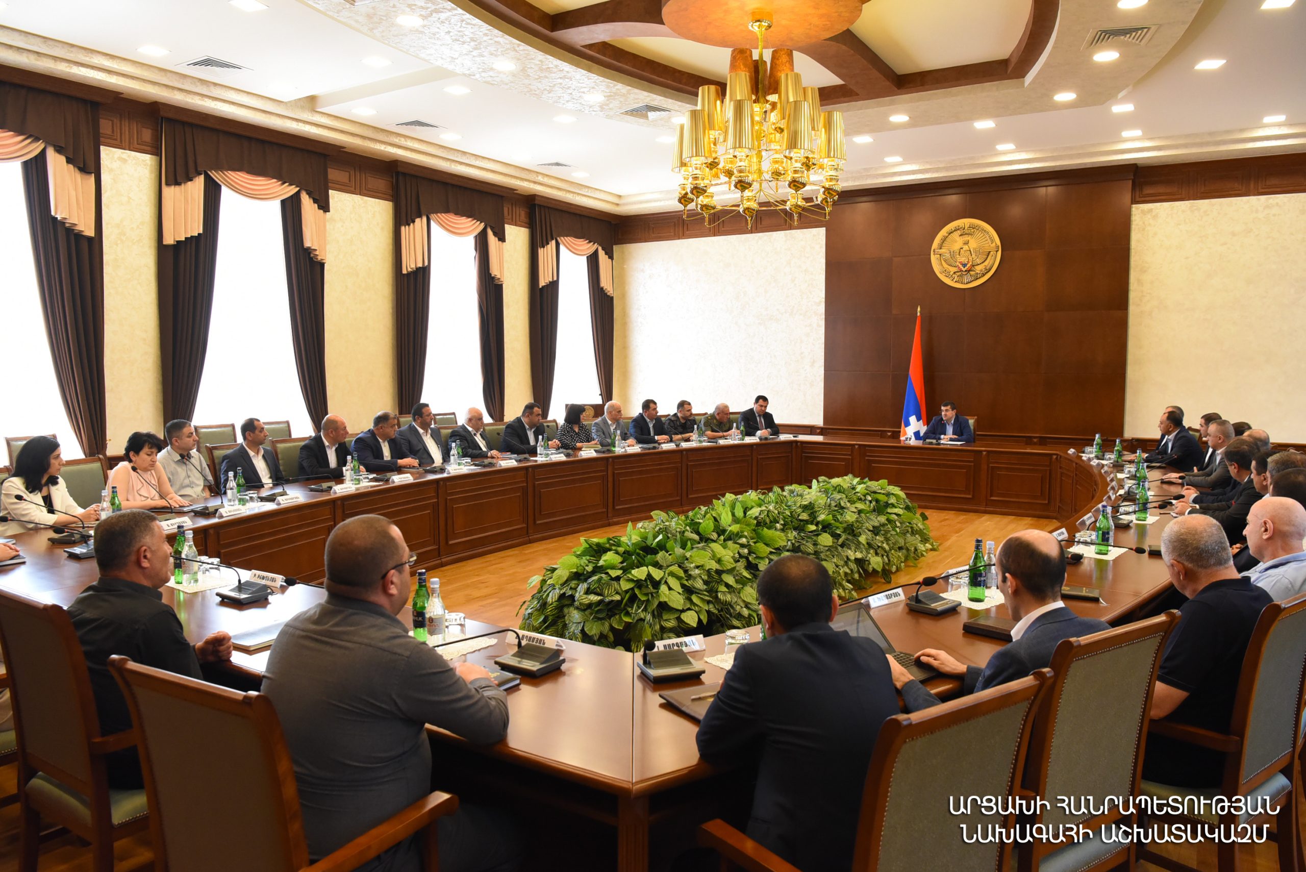 Arayik Harutyunyan held an extended consultation in the Government, to discuss the existing challenges