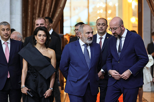 Nikol Pashinyan, together with his wife, attends the concert held within the framework of the European Political Community Summit