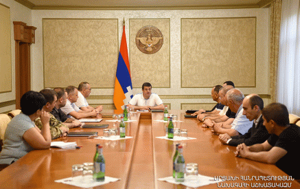 Arayik Harutyunyan convened a meeting to address humanitarian and security issues