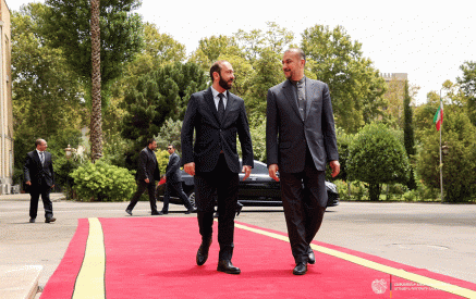 Hossein Amir Abdollahian welcomed Minister of Foreign Affairs of Armenia Ararat Mirzoyan in Tehran