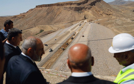 Pashinyan familiarized himself with the major repair works of the 12 km road section of M-2 Yerevan-Yeraskh-Goris-Meghri-Iran border road located in the territory of Ararat community