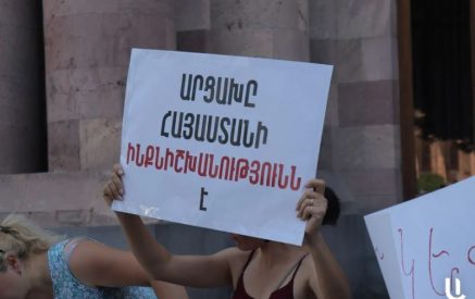“Recognizing Artsakh as a part of Azerbaijan contradicts Nikol Pashinyan’s pre-election promises; he has no mandate to do it.” Protest near the government.