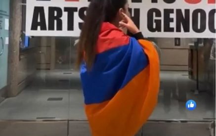 “We are facing a new genocide”. The Armenians of Los Angeles are demonstrating in front of the consulates of different countries