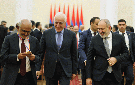 Nikol Pashinyan presented the state award of the Republic of Armenia for global investment in the IT sector to Adobe company president Shantanu Narayen