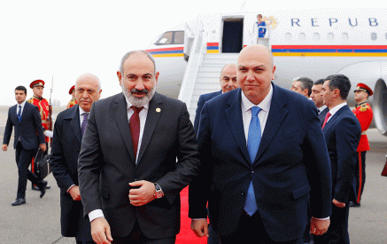 Nikol Pashinyan arrives in Tbilisi