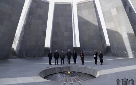 Lithuanian parliamentarians visit Tsitsernakaberd Memorial Complex