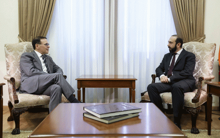 Issues on the agenda of the political dialogue between Armenia and Canada were discussed