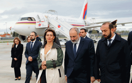 Nikol Pashinyan, together with his spouse Anna Hakobyan, has arrived in Paris