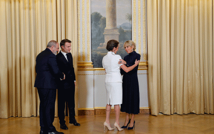 The Prime Minister and his wife participate in the official dinner given on behalf of the French President and his wife