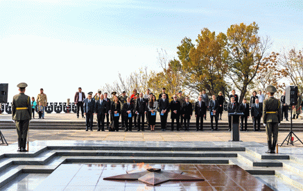 Paul Morris was joined by the Heads of other Diplomatic Missions in Armenia, Armenian officials, representatives of the British and Commonwealth communities in Yerevan’s Victory Park