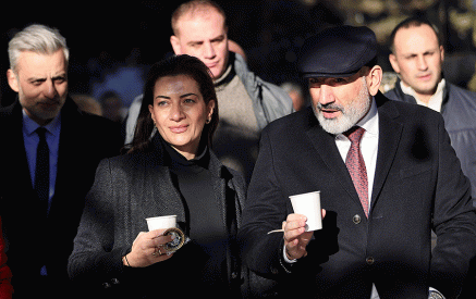 The Prime Minister and his wife attend the New Year outdoor concert and visit the Christmas fair in Jermuk