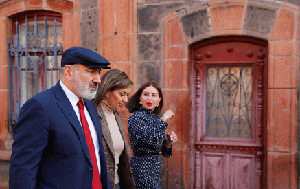Nikol Pashinyan and Anna Hakobyan visit the exhibition entitled “Ghosts of the Death of Communism”