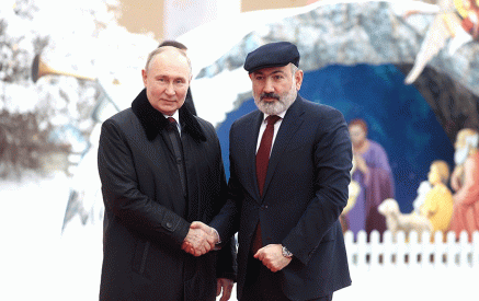 Pashinyan, Putin talk on sidelines of CIS summit