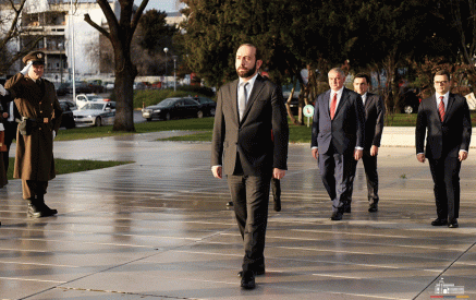 Ararat Mirzoyan visited the “Voice of Croatian Victims – Wall of Pain”, where a wreath-laying ceremony took place