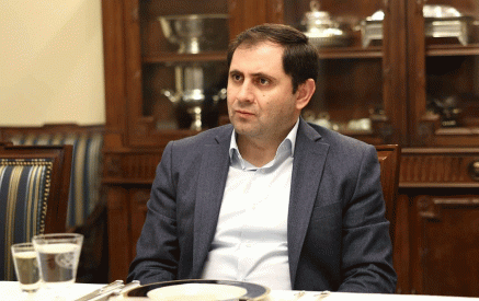 Armenian Defense Minister visits Iran