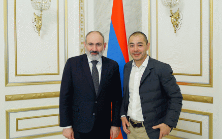 Nikol Pashinyan receives famous physicist David Yan