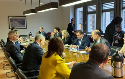 Permanent Representative of Greece to the EU hosted a roundtable discussion with the Armenian Ambassador in Brussels on Armenia-EU relations