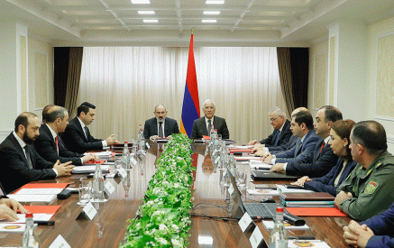 Nikol Pashinyan chairs Security Council meeting