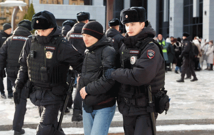 Moscow police detain around 20 journalists during protest by soldiers’ wives
