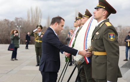 Suren Papikyan and Sébastien Lecornu visited the Armenian Genocide Memorial and paid tribute to the memory of the victims