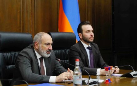 Nikol Pashinyan meets with RA NA Civil Contract Faction