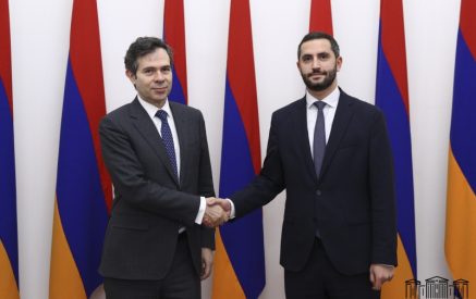 Ruben Rubinyan receives Ambassador of Greece to RA