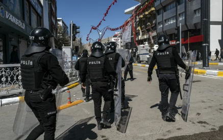 Turkish authorities attack, threaten, arrest several journalists during post-election unrest