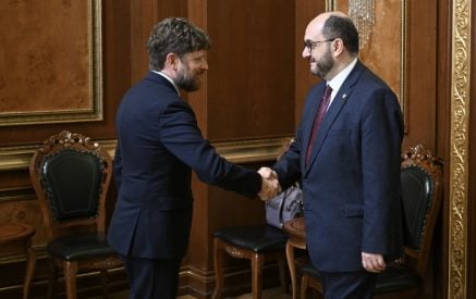 Arayik Harutyunyan and  Olivier Decottignies referred to the joint projects between Armenia and France in the field of economy