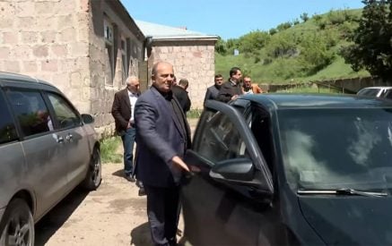 Protesting Border Villagers Unconvinced By Armenian Official
