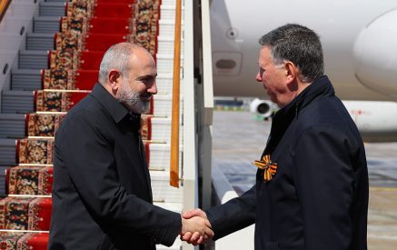 Nikol Pashinyan arrives in Russia on a working visit