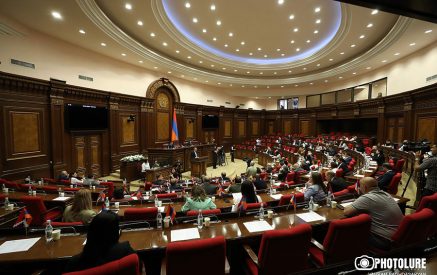 Armenian Lawmakers Again Get Lavish Bonuses