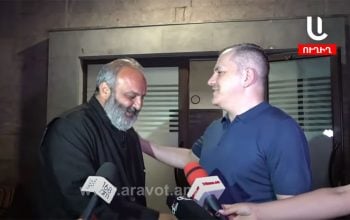 Reverend Bagrat presented his “Lexus” to Samvel Shahramanian and gave him the keys. “This should be a message so that they don’t try to oppress with this cheap option”